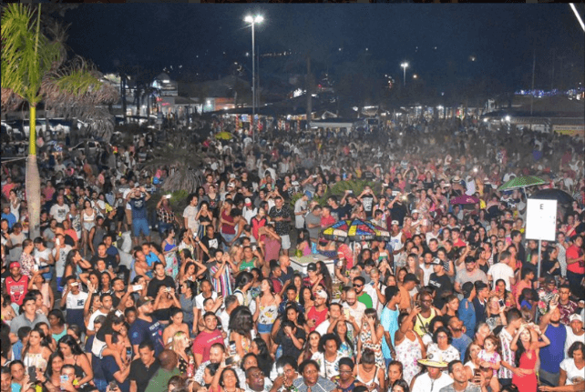 multidão na festa de início 2020 na passarela do álcool notícias de porto seguro